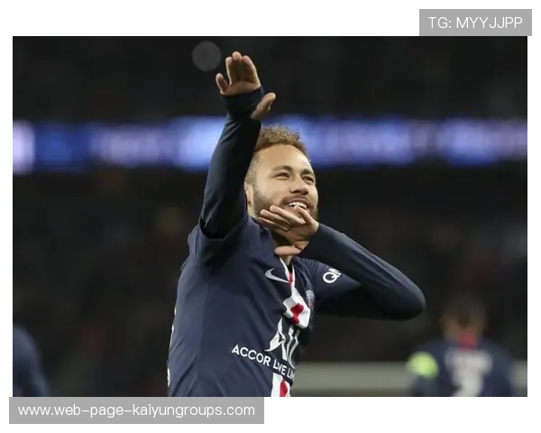 内马尔穿裆过人再现经典，巴黎全场欢呼